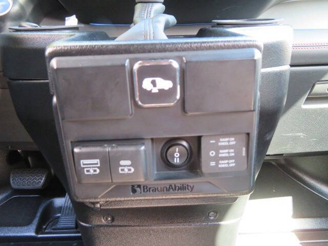 2023 Toyota Sienna XSE 7-Passenger