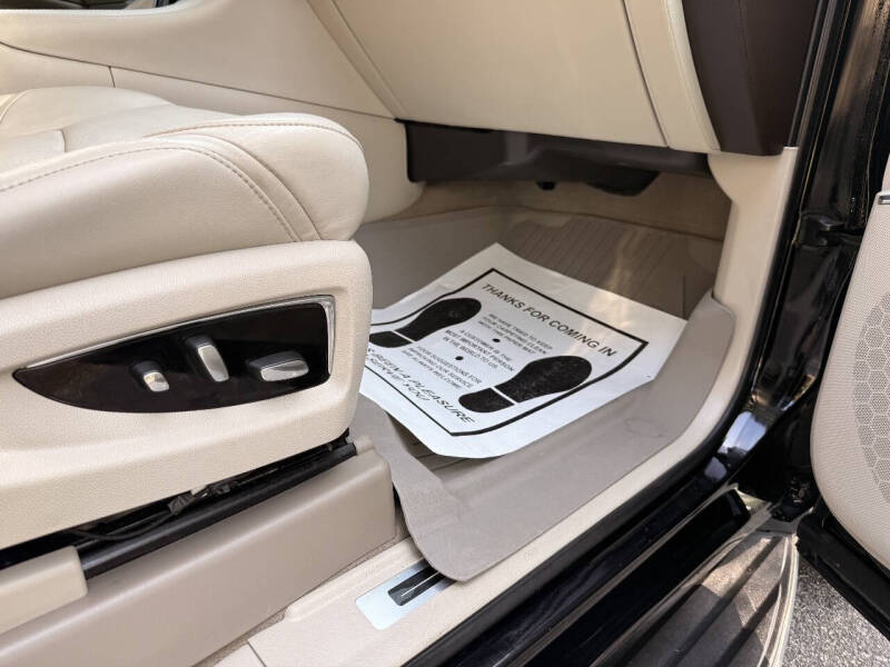 2017 Cadillac Escalade Luxury