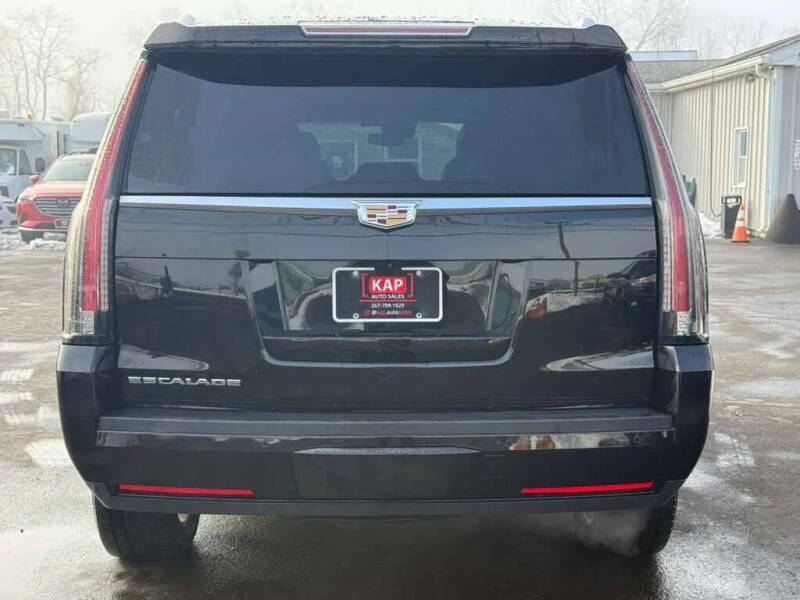 2017 Cadillac Escalade Luxury