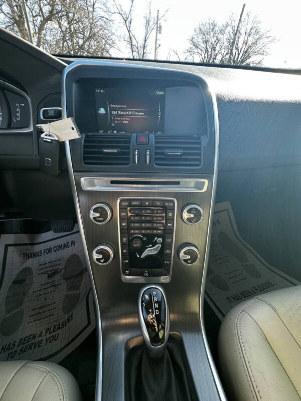 2016 Volvo XC60 T5 Drive-E Premier