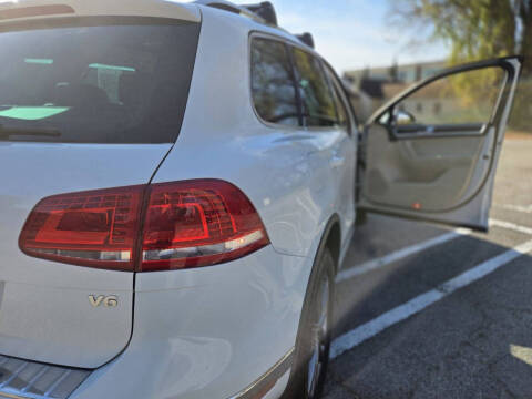 2016 Volkswagen Touareg VR6 Lux