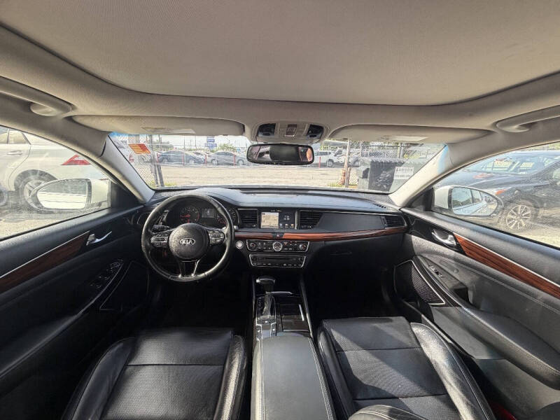 2017 Kia Cadenza Technology