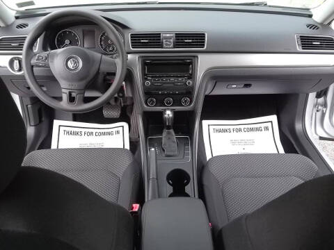 2014 Volkswagen Passat 1.8T S PZEV