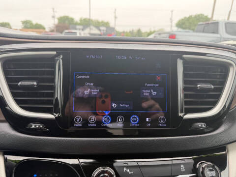 2017 Chrysler Pacifica Touring-L