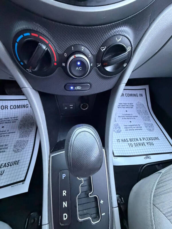 2017 Hyundai Accent Value Edition