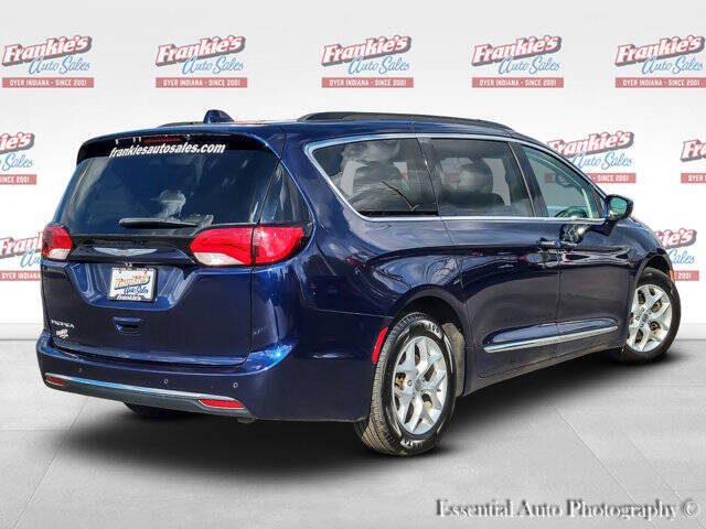 2017 Chrysler Pacifica Touring-L