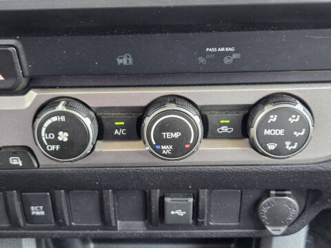 2022 Toyota Tacoma SR