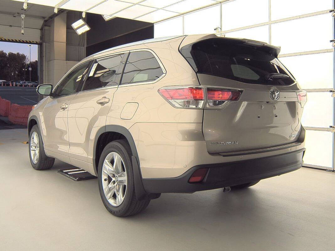 2016 Toyota Highlander for sale at Vrbo Motors in Linden, NJ