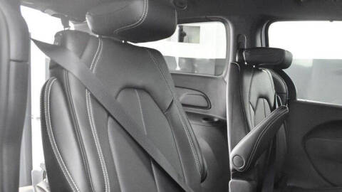 2025 Chrysler Voyager LX