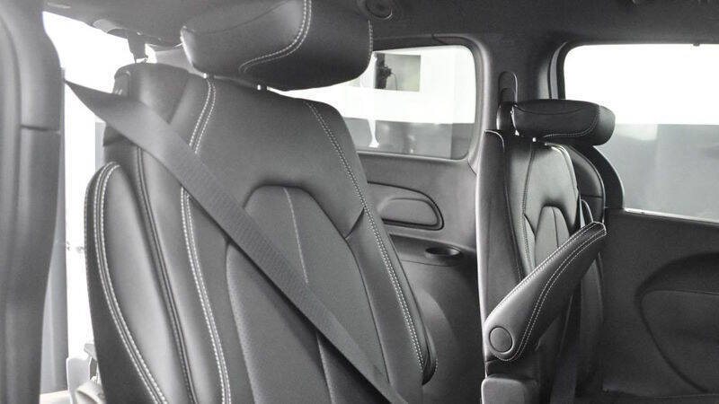 2025 Chrysler Voyager LX