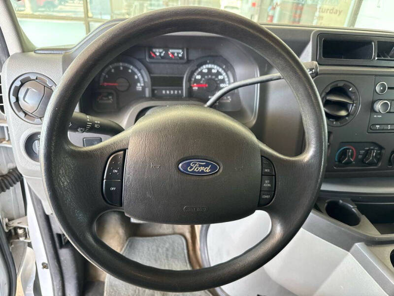 2013 Ford E-Series E-350 SD XLT