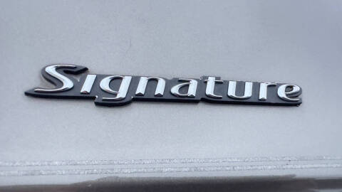 2003 Lincoln Town Car Signature