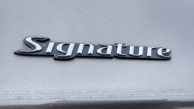 2003 Lincoln Town Car Signature