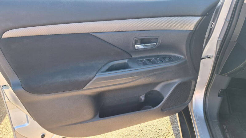 2015 Mitsubishi Outlander ES