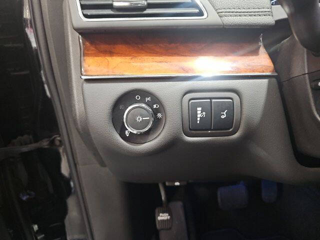 2017 Lincoln MKT Elite