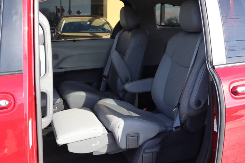 2021 Toyota Sienna Limited 7-Passenger