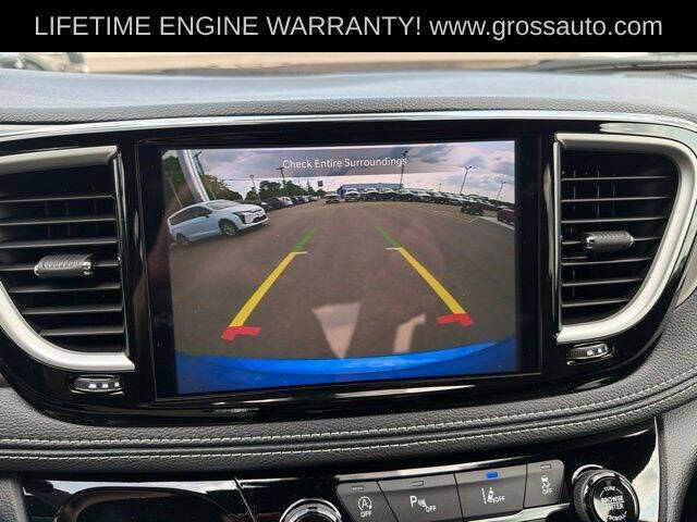 2027 Chrysler Pacifica Select