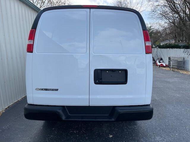 2023 Chevrolet Express 2500