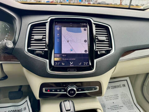 2017 Volvo XC90 T6 Momentum