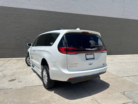 2022 Chrysler Pacifica Touring L