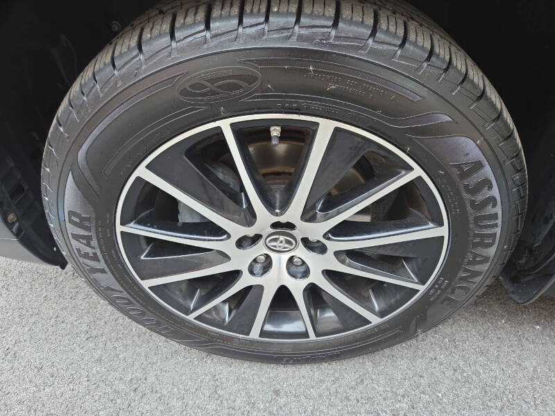 2017 Toyota Highlander SE