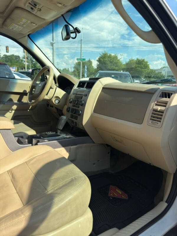 2012 Ford Escape XLT photo 4