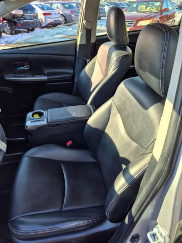 2015 Toyota Prius v Five