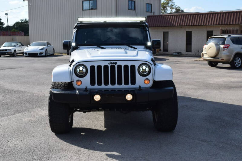 2015 Jeep Wrangler Unlimited Altitude photo 9