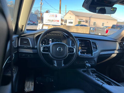 2020 Volvo XC90 T6 Momentum 6-Passenger