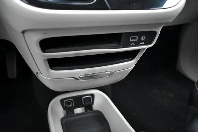 2020 Chrysler Voyager LXi