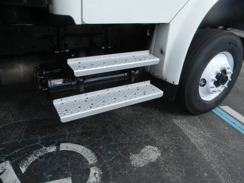 2017 Freightliner M2 106