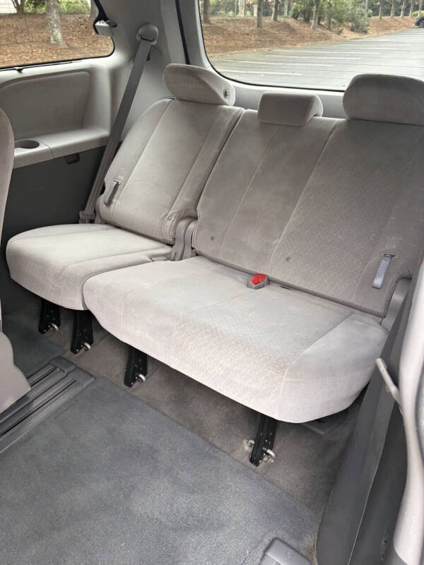 2017 Toyota Sienna LE 7-Passenger Auto Access Seat