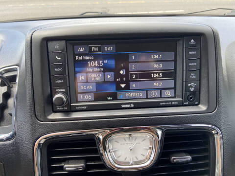 2014 Chrysler Town and Country Touring
