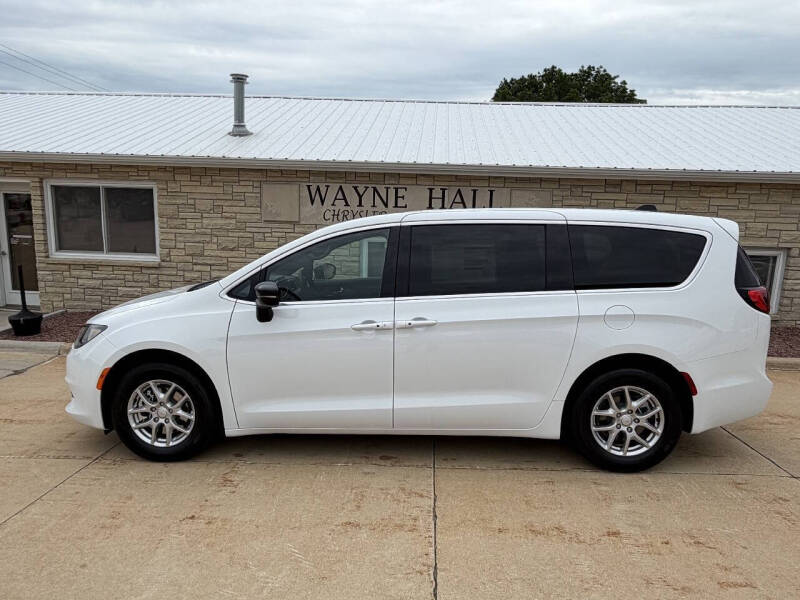 2027 Chrysler Pacifica LX