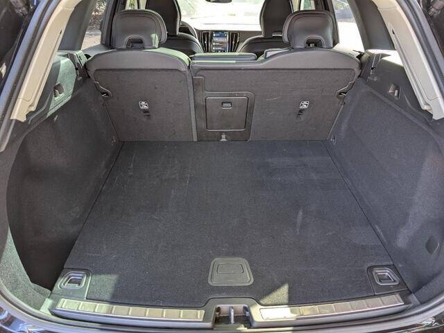 2025 Volvo XC60 B5 Plus Dark Theme