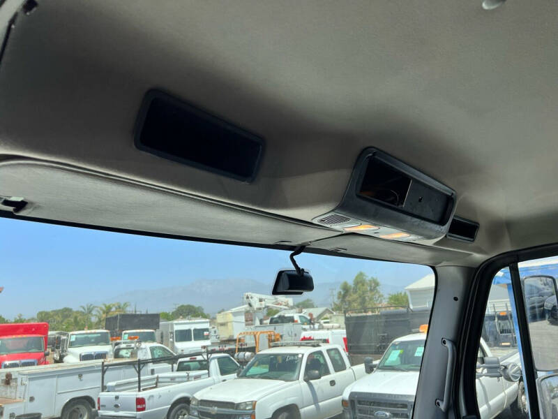 2017 Freightliner M2 106