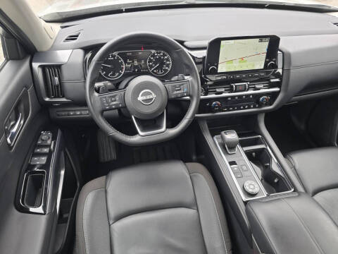 2023 Nissan Pathfinder SL