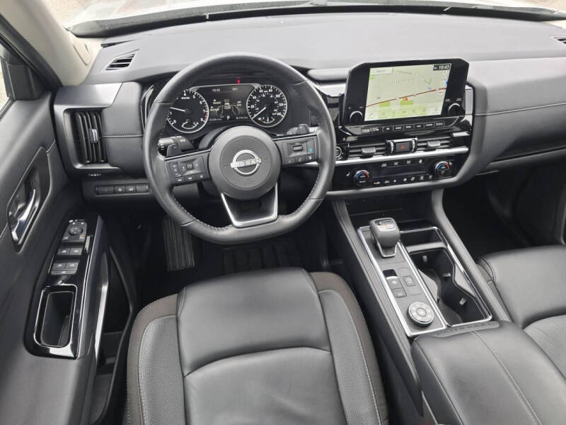 2023 Nissan Pathfinder SL