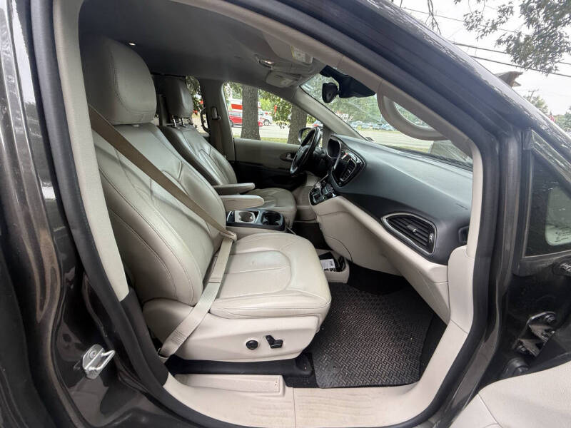 2017 Chrysler Pacifica Touring-L Plus
