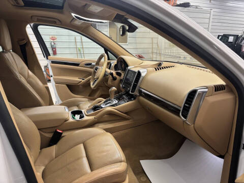 2017 Porsche Cayenne Platinum Edition