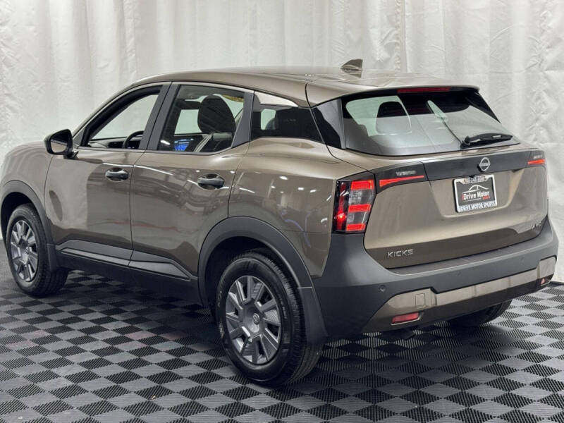2025 Nissan Kicks S