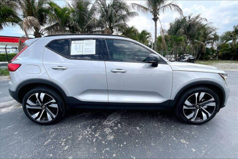 2023 Volvo XC40 B4 Ultimate Dark Theme