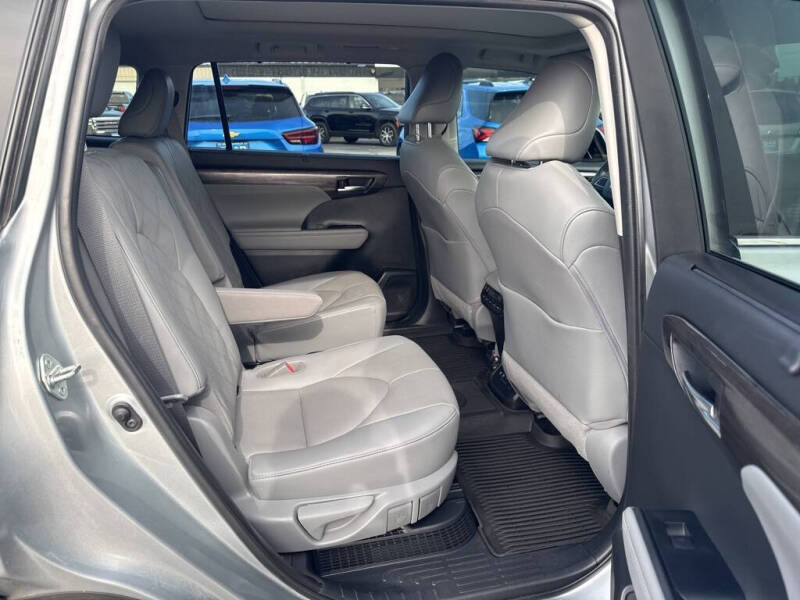 2021 Toyota Highlander Hybrid Platinum