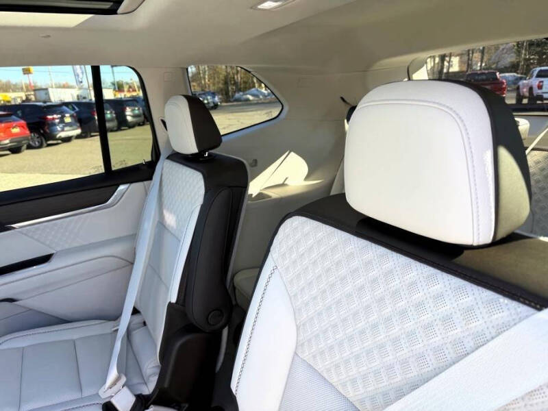 2025 GMC Acadia Denali