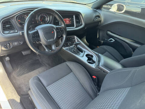 2017 Dodge Challenger SXT Plus