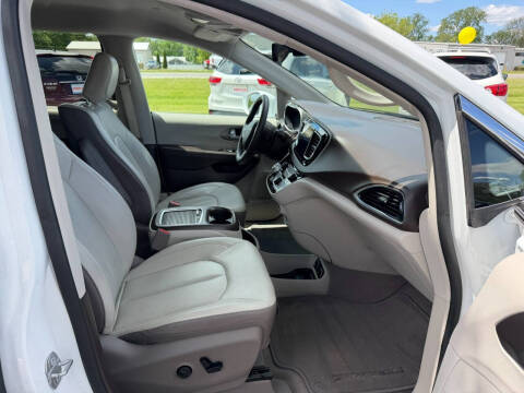 2017 Chrysler Pacifica Touring-L Plus