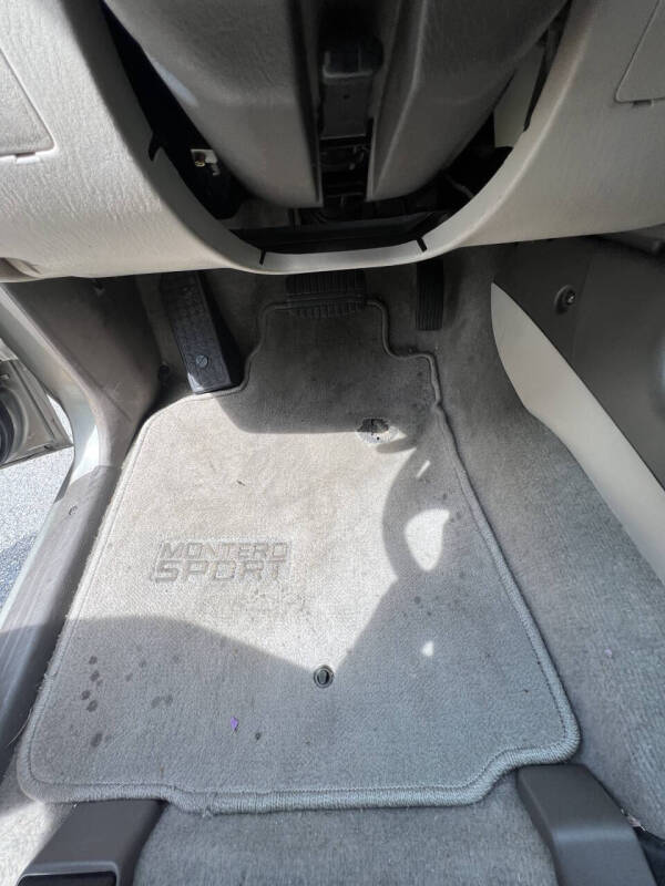 2003 Mitsubishi Montero Sport LS