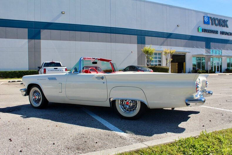 1957 Ford Thunderbird