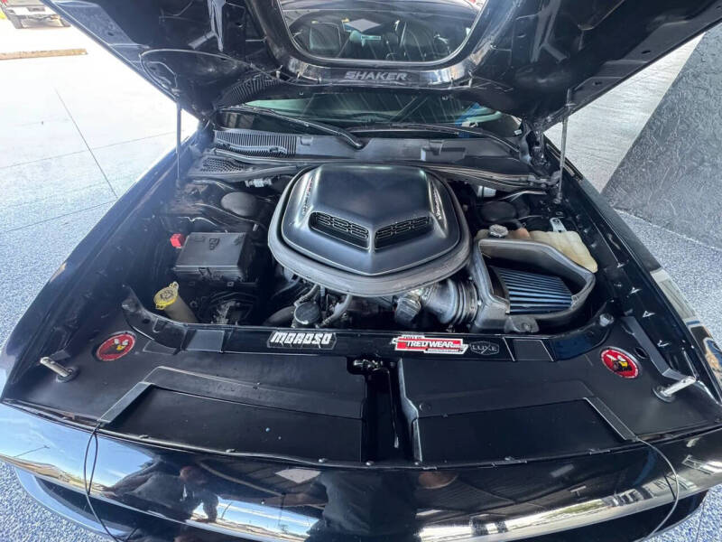 2016 Dodge Challenger 392 HEMI Scat Pack Shaker