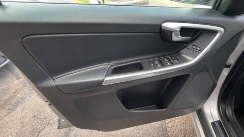2016 Volvo XC60 T5 Drive-E Platinum